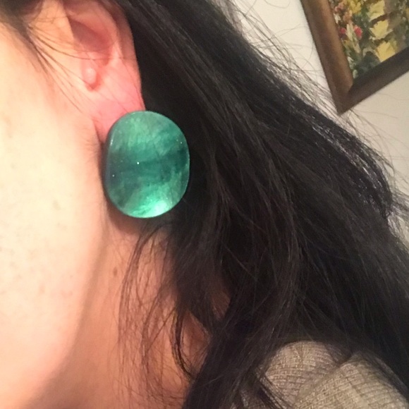Beautiful Acrylic green curved round earrings🌿 - Picture 7 of 7